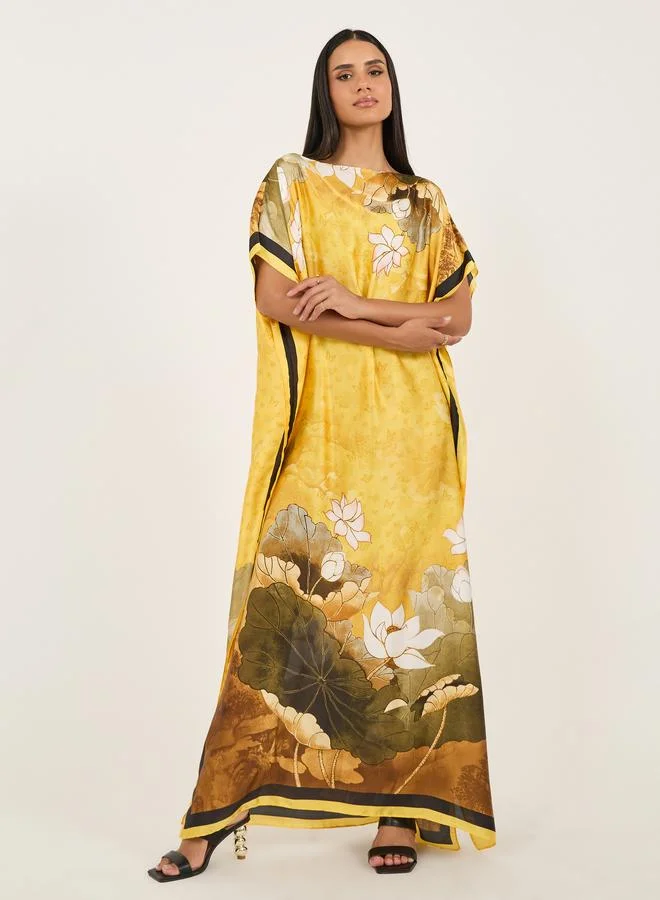 أميرة قفطان بطبعة زهور مع وشاح رأس